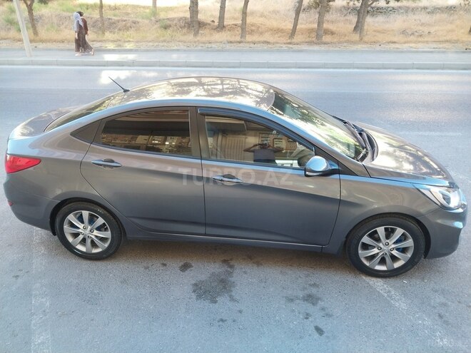 Hyundai Accent-6