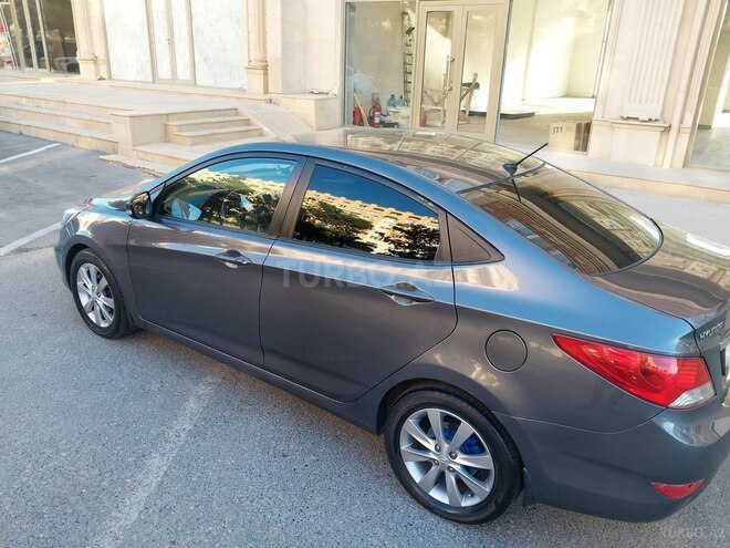 Hyundai Accent-5
