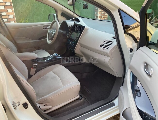 Nissan Leaf-7