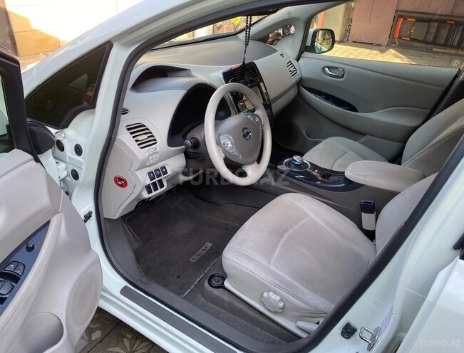 Nissan Leaf-11