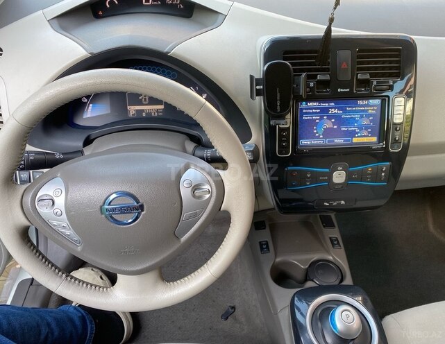 Nissan Leaf-13
