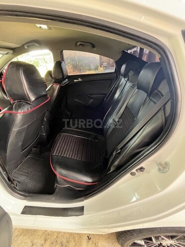 Hyundai Accent-9