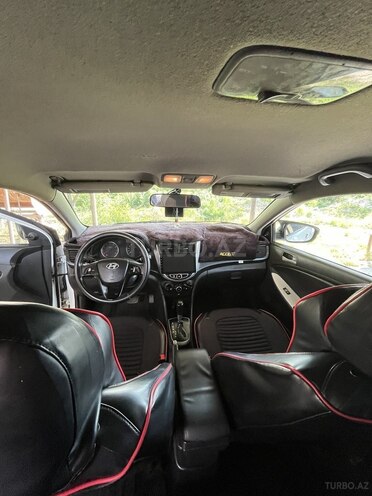 Hyundai Accent-8