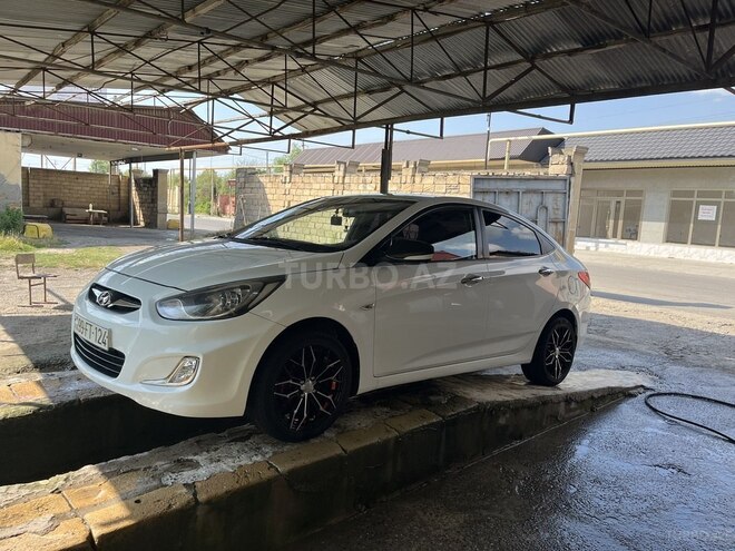 Hyundai Accent-3