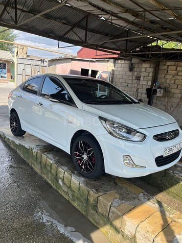 Hyundai Accent-2