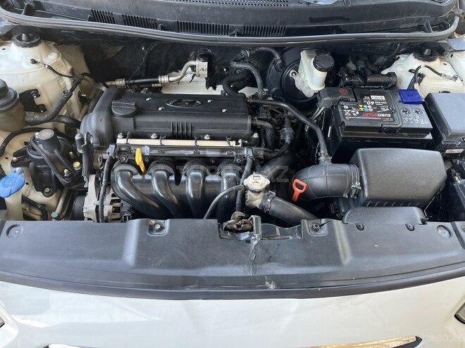 Hyundai Accent-15