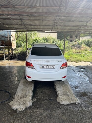 Hyundai Accent-5