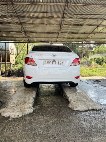 Hyundai Accent-6