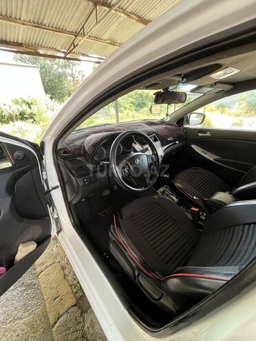 Hyundai Accent-10