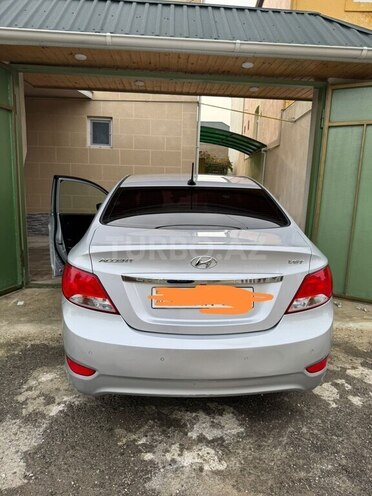 Hyundai Accent-2