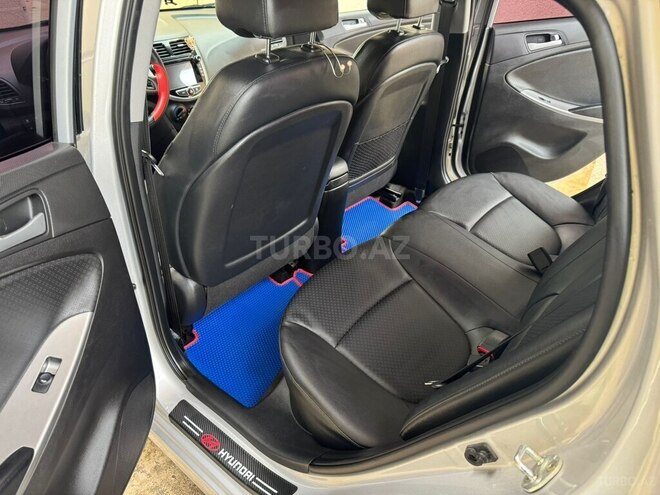 Hyundai Accent-4