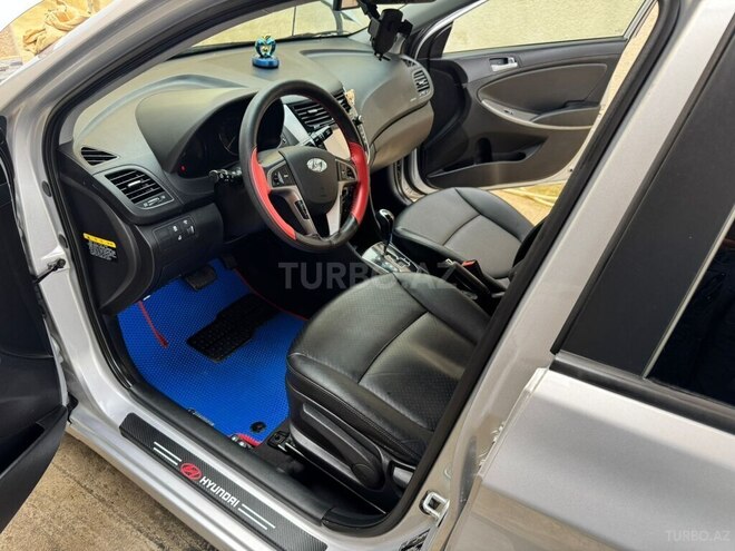 Hyundai Accent-7
