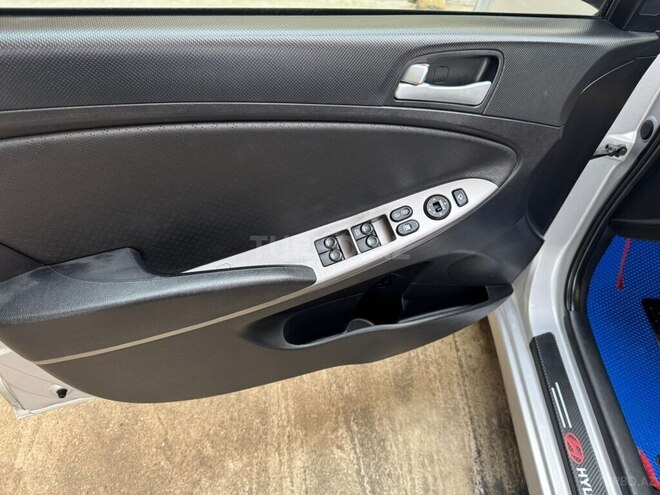 Hyundai Accent-10