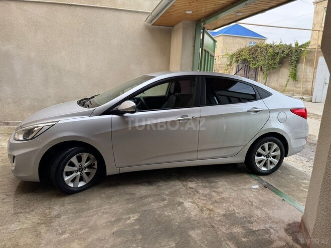 Hyundai Accent-14