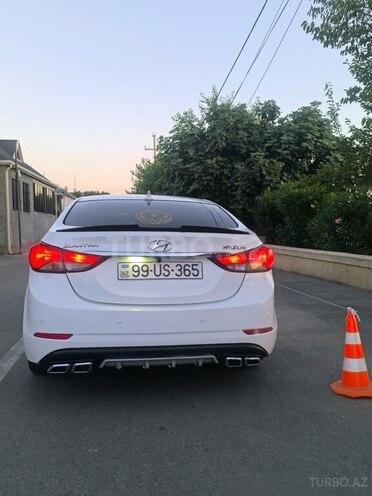 Hyundai Elantra-2