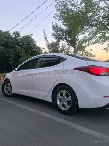 Hyundai Elantra-3