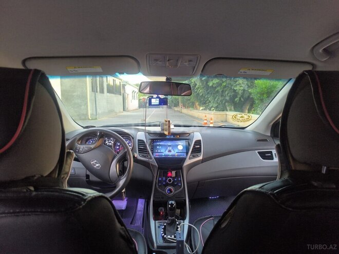 Hyundai Elantra-5