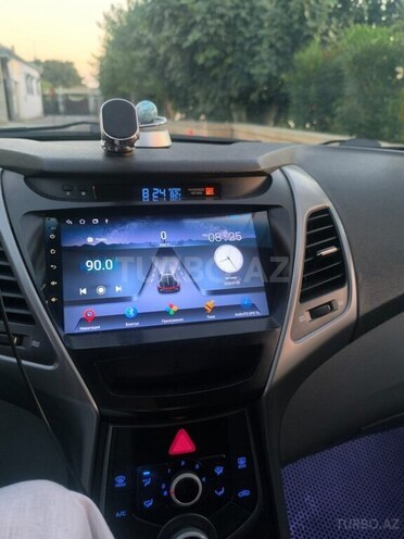 Hyundai Elantra-6