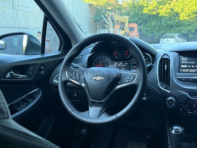 Chevrolet Cruze-12