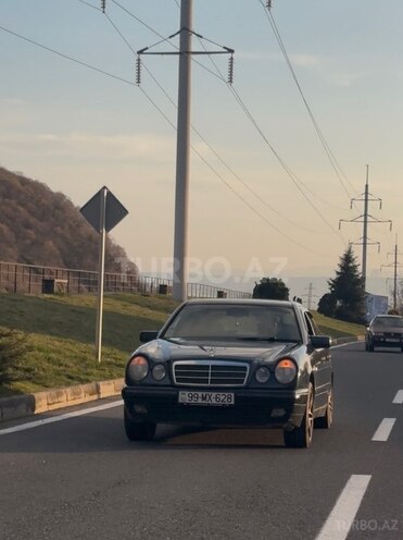 Mercedes E 230-4
