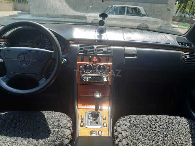 Mercedes E 230-9