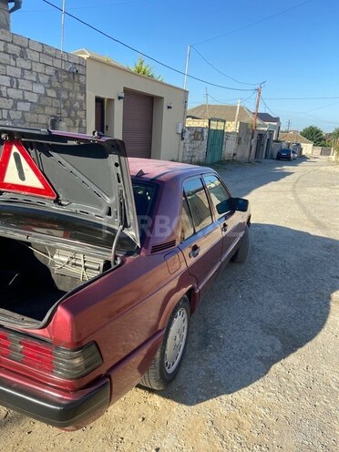 Mercedes 190-9