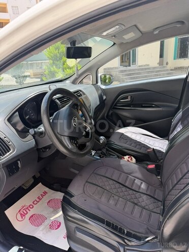 Kia Rio-10