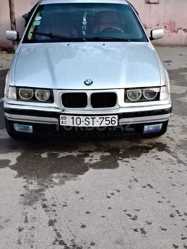 BMW 320-1