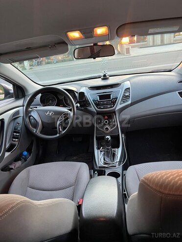 Hyundai Elantra-6