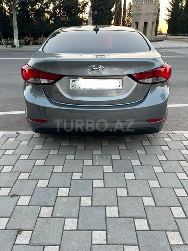 Hyundai Elantra-2