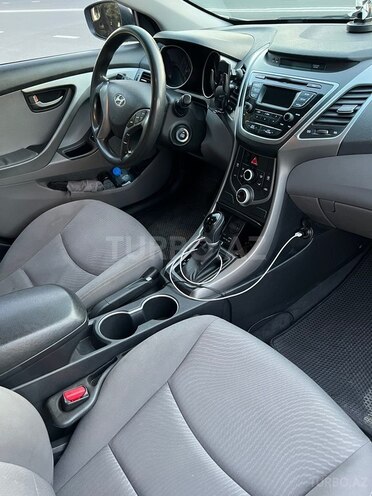 Hyundai Elantra-7