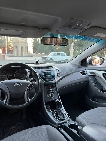 Hyundai Elantra-3
