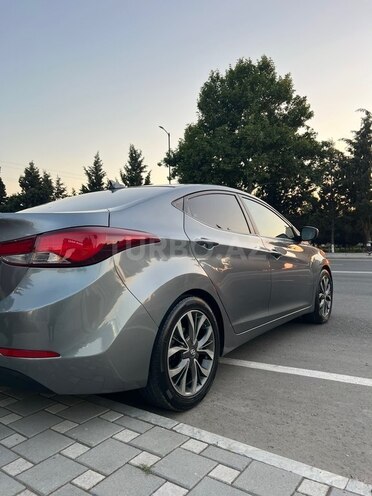 Hyundai Elantra-4