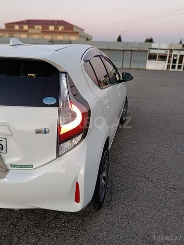 Toyota Aqua-6