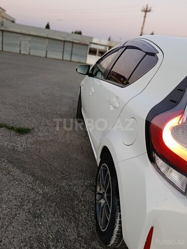 Toyota Aqua-5