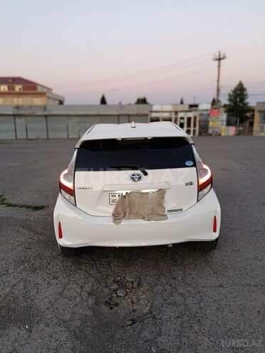 Toyota Aqua-8