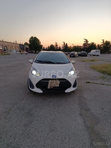 Toyota Aqua-12
