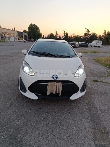 Toyota Aqua-1