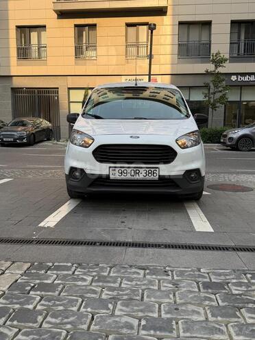 Ford Transit Courier-1