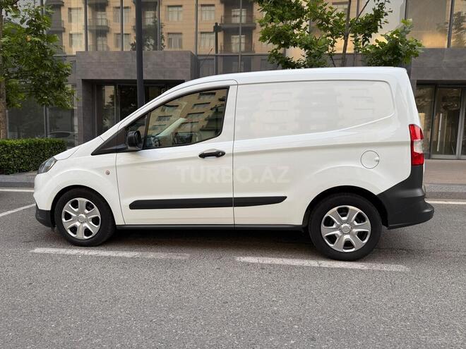 Ford Transit Courier-5