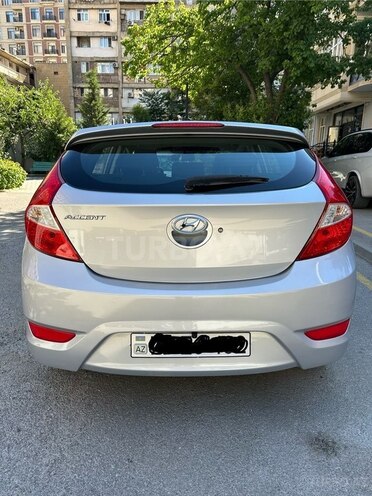 Hyundai Accent-4