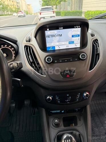 Ford Transit Courier-9