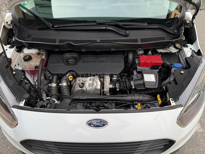 Ford Transit Courier-12