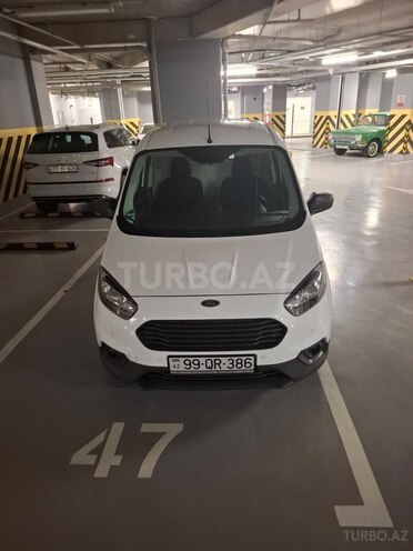 Ford Transit Courier-2