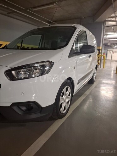 Ford Transit Courier-3