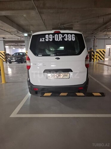 Ford Transit Courier-7