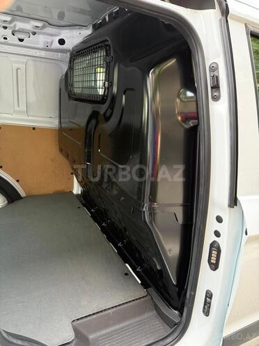 Ford Transit Courier-15