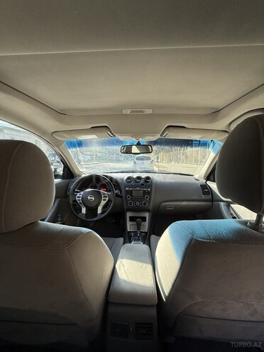 Nissan Altima-8