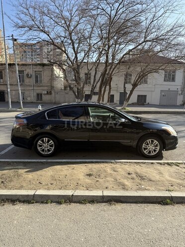 Nissan Altima-4