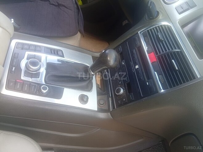 Audi Q7-3